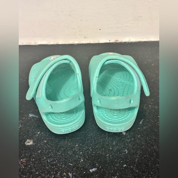 Crocs Girls Classic Star Charm Sandals (Light Green) - Picture 3 of 4